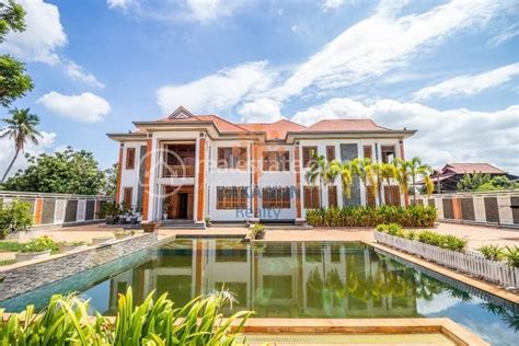 10 Bed, 13 Bath House for Sale in Siem Reap.